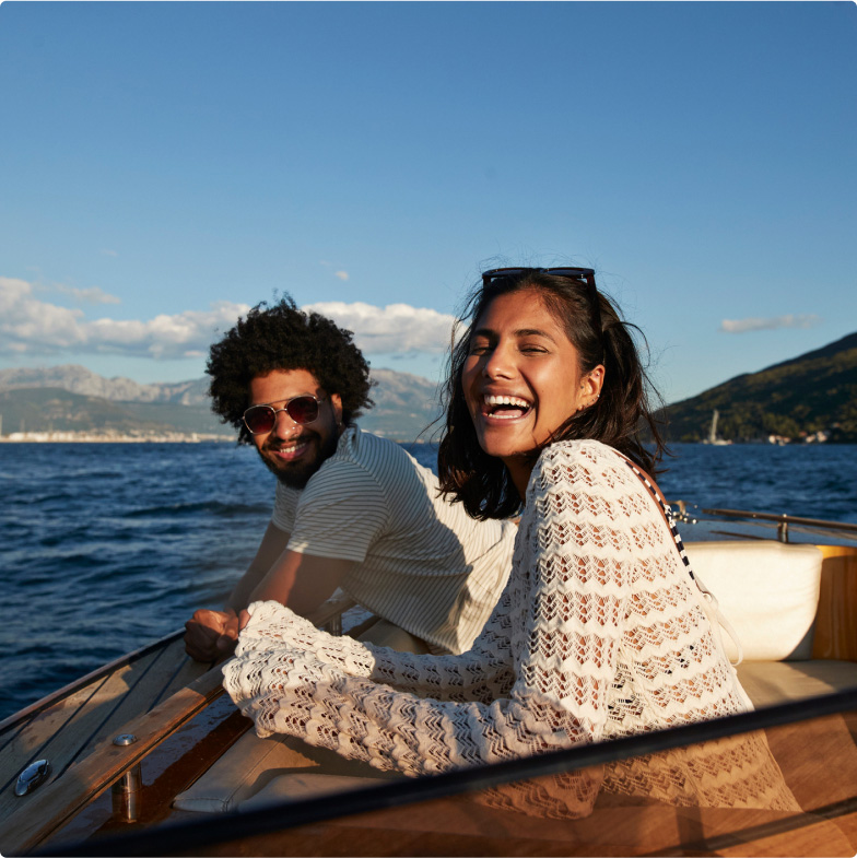 Media-agencies_page-image_couple-on-boat