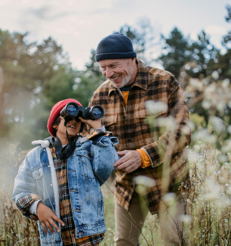 about_grandparent-and-child-bird-watching-mobile